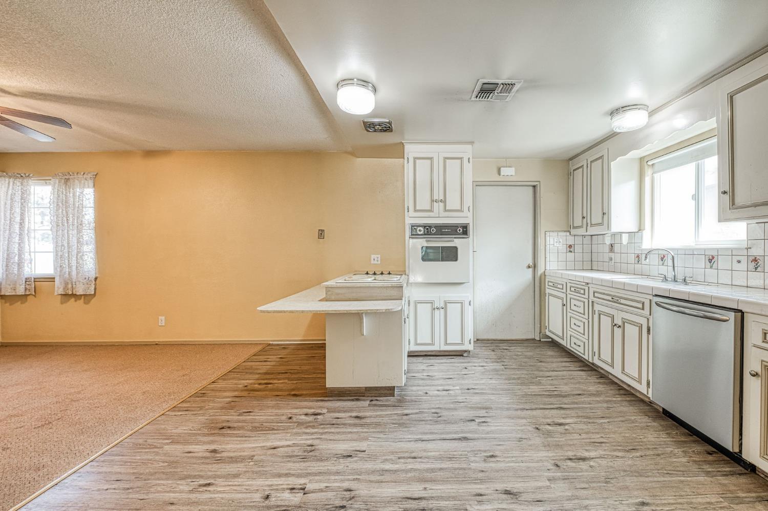 506 W Twain Ave, Clovis, CA 93612