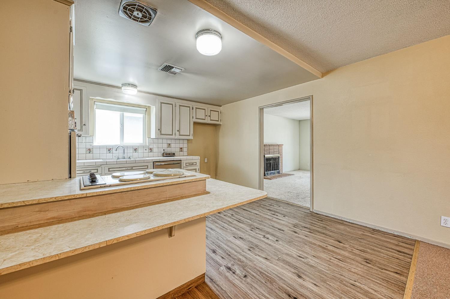506 W Twain Ave, Clovis, CA 93612
