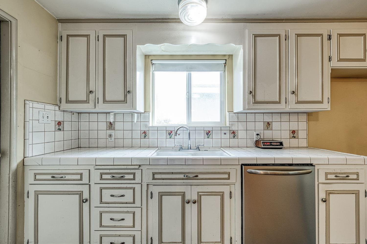 506 W Twain Ave, Clovis, CA 93612