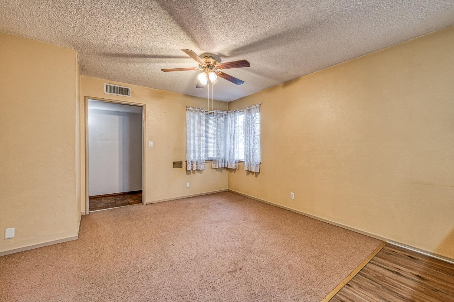 506 W Twain Ave, Clovis, CA 93612