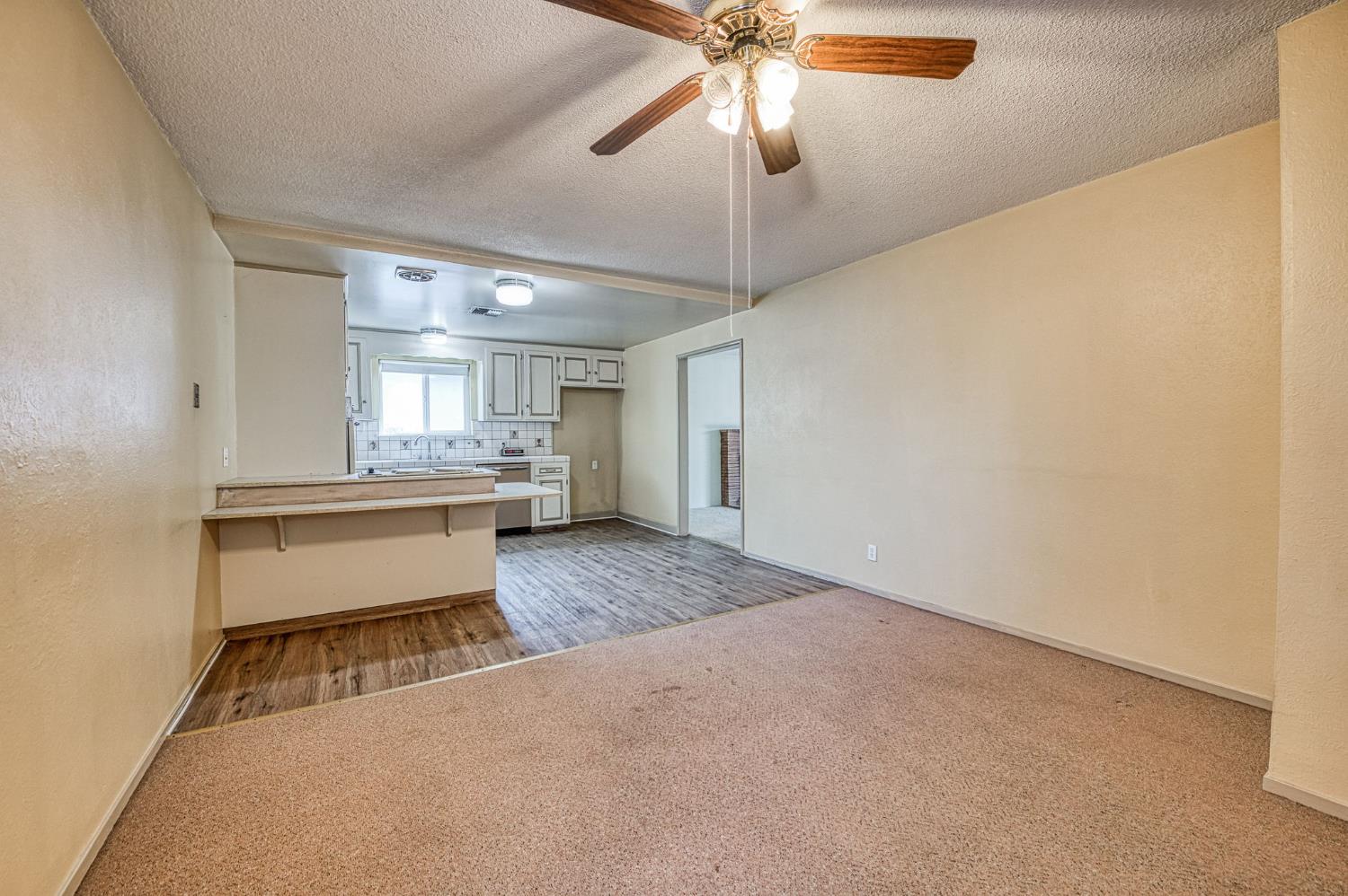 506 W Twain Ave, Clovis, CA 93612