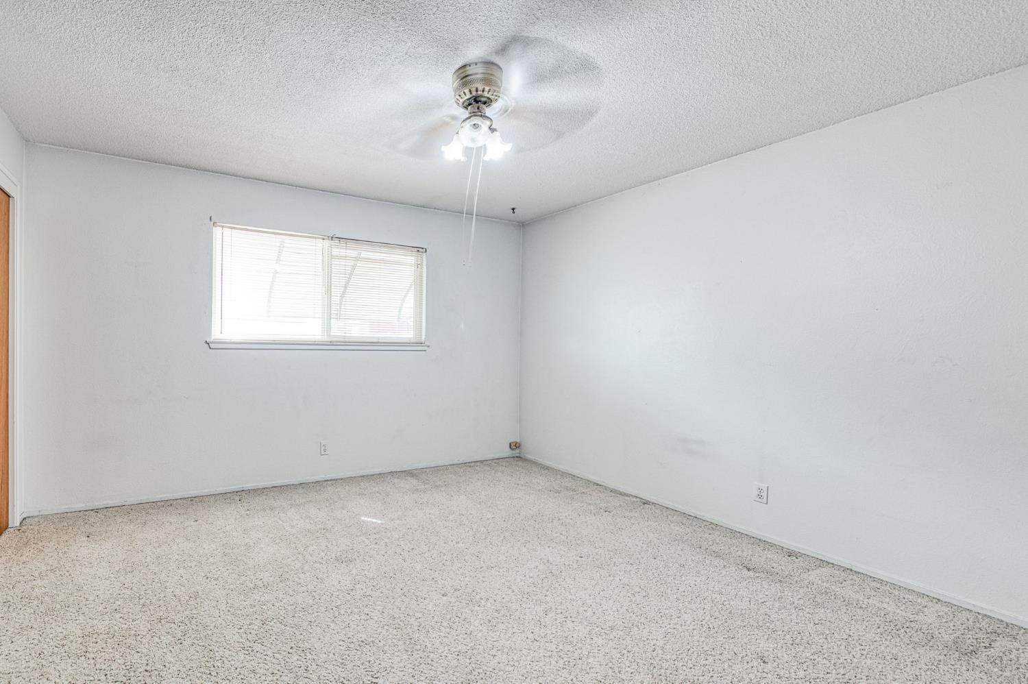 506 W Twain Ave, Clovis, CA 93612