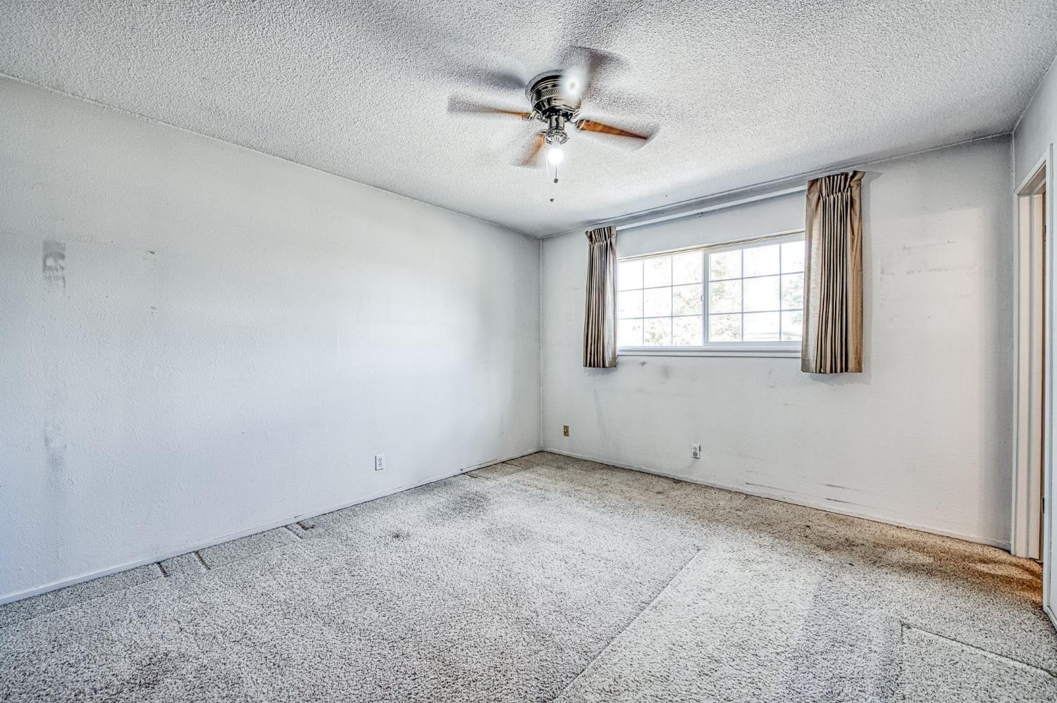 506 W Twain Ave, Clovis, CA 93612