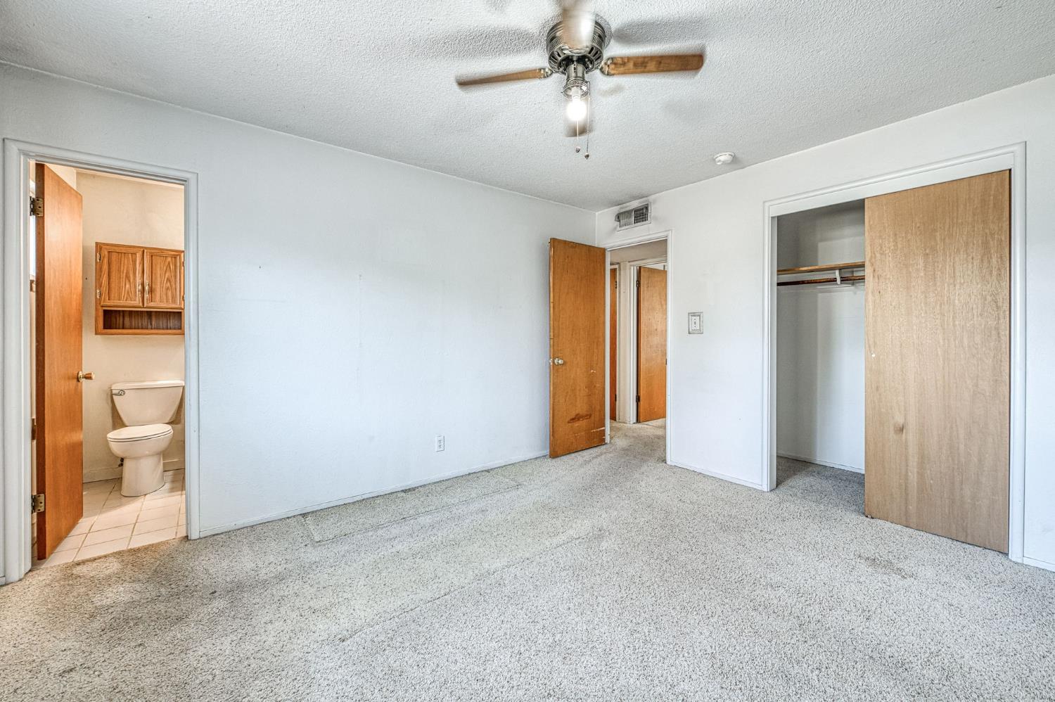 506 W Twain Ave, Clovis, CA 93612