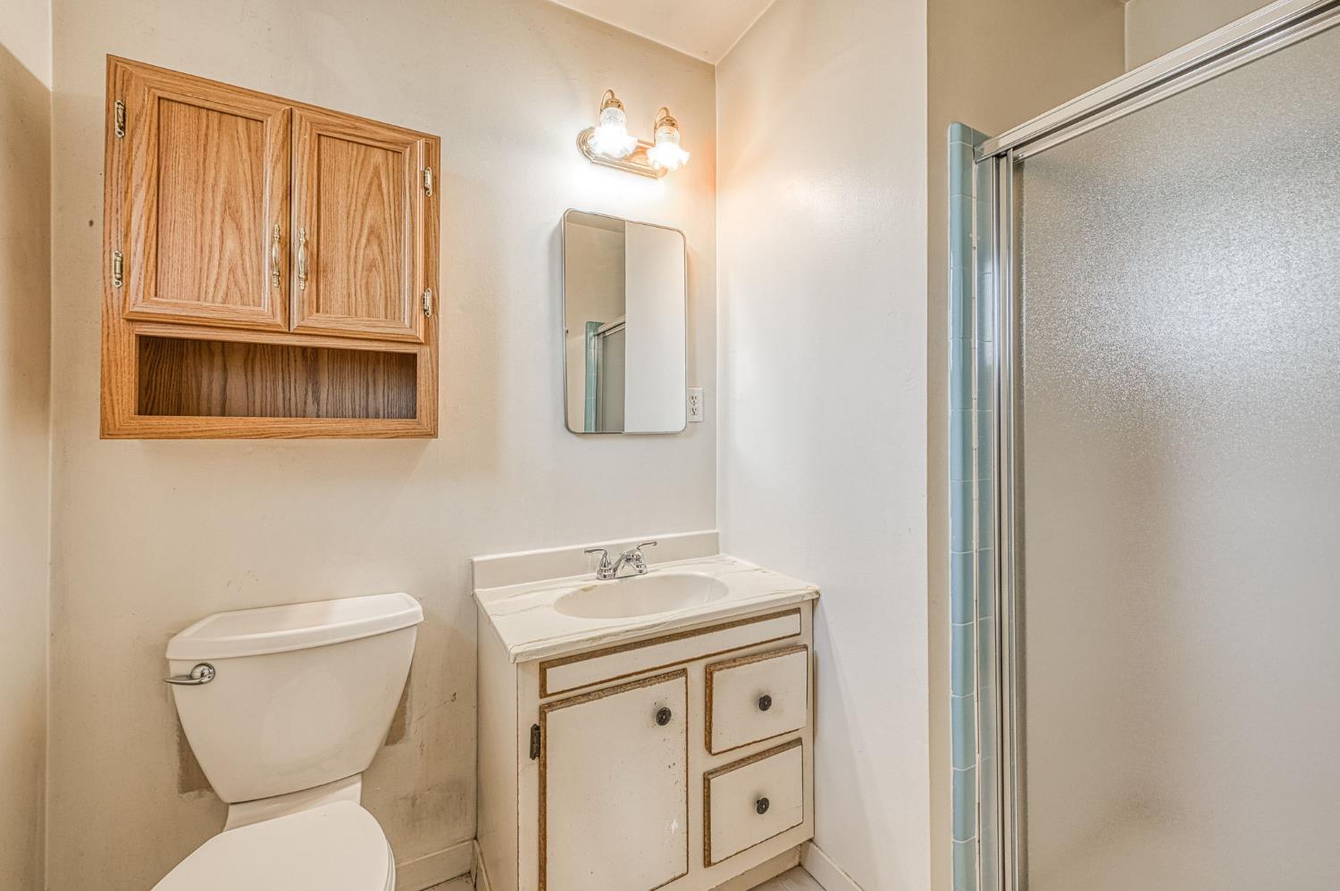 506 W Twain Ave, Clovis, CA 93612