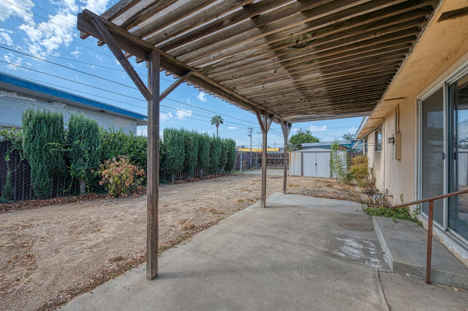 506 W Twain Ave, Clovis, CA 93612