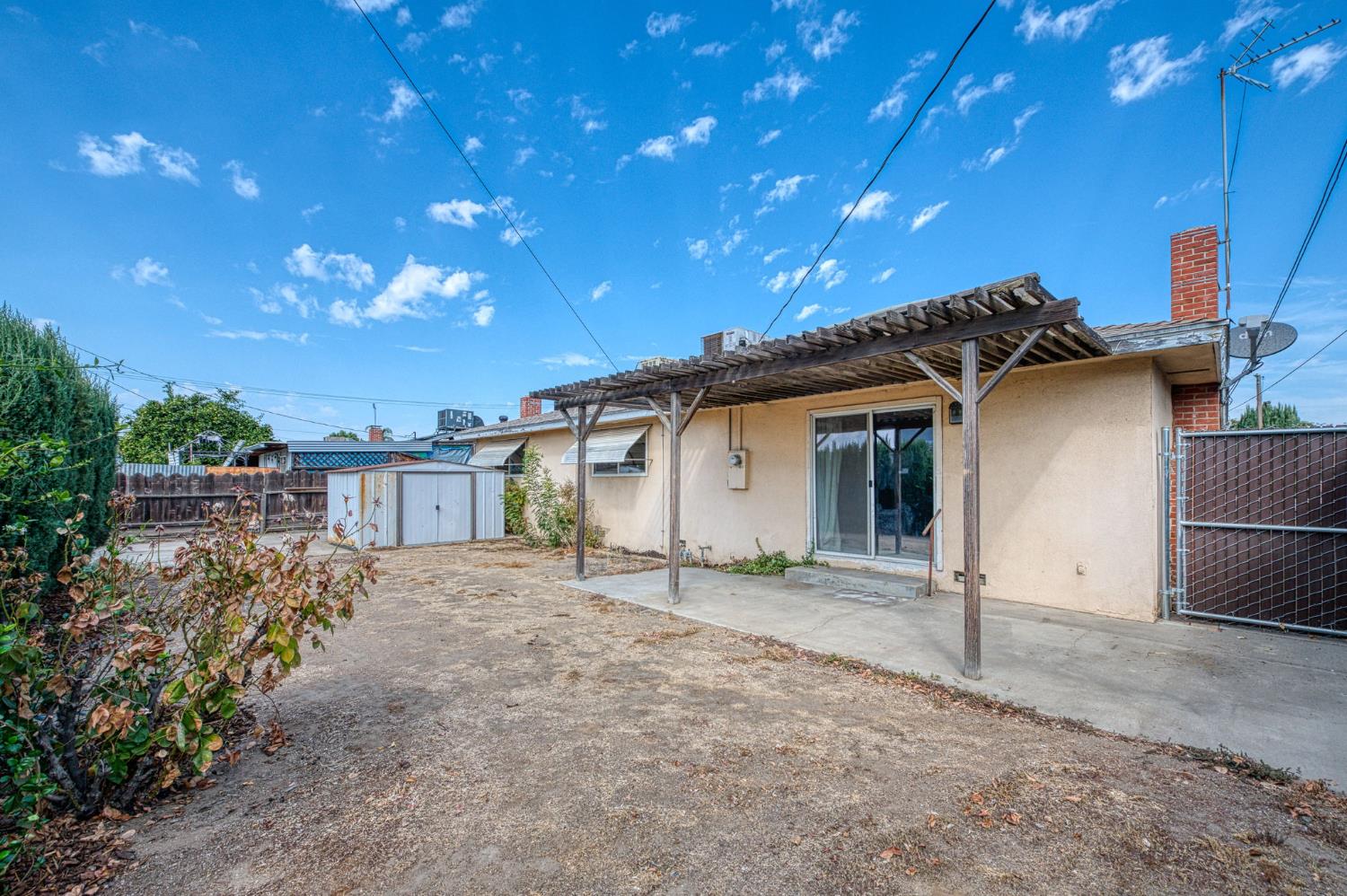 506 W Twain Ave, Clovis, CA 93612