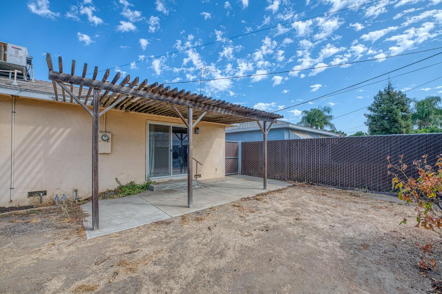 506 W Twain Ave, Clovis, CA 93612