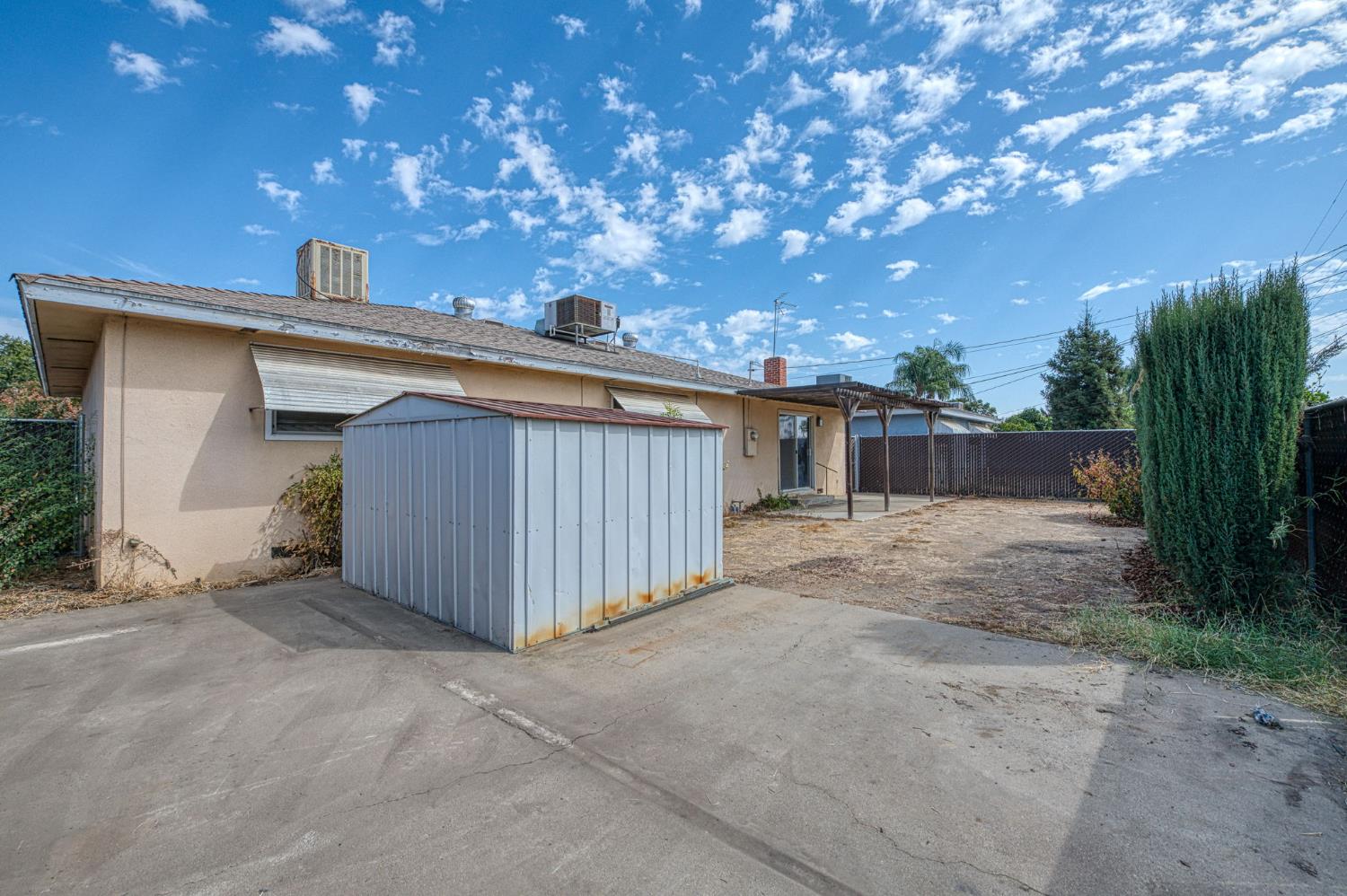 506 W Twain Ave, Clovis, CA 93612