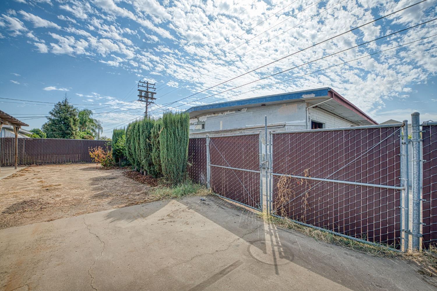 506 W Twain Ave, Clovis, CA 93612