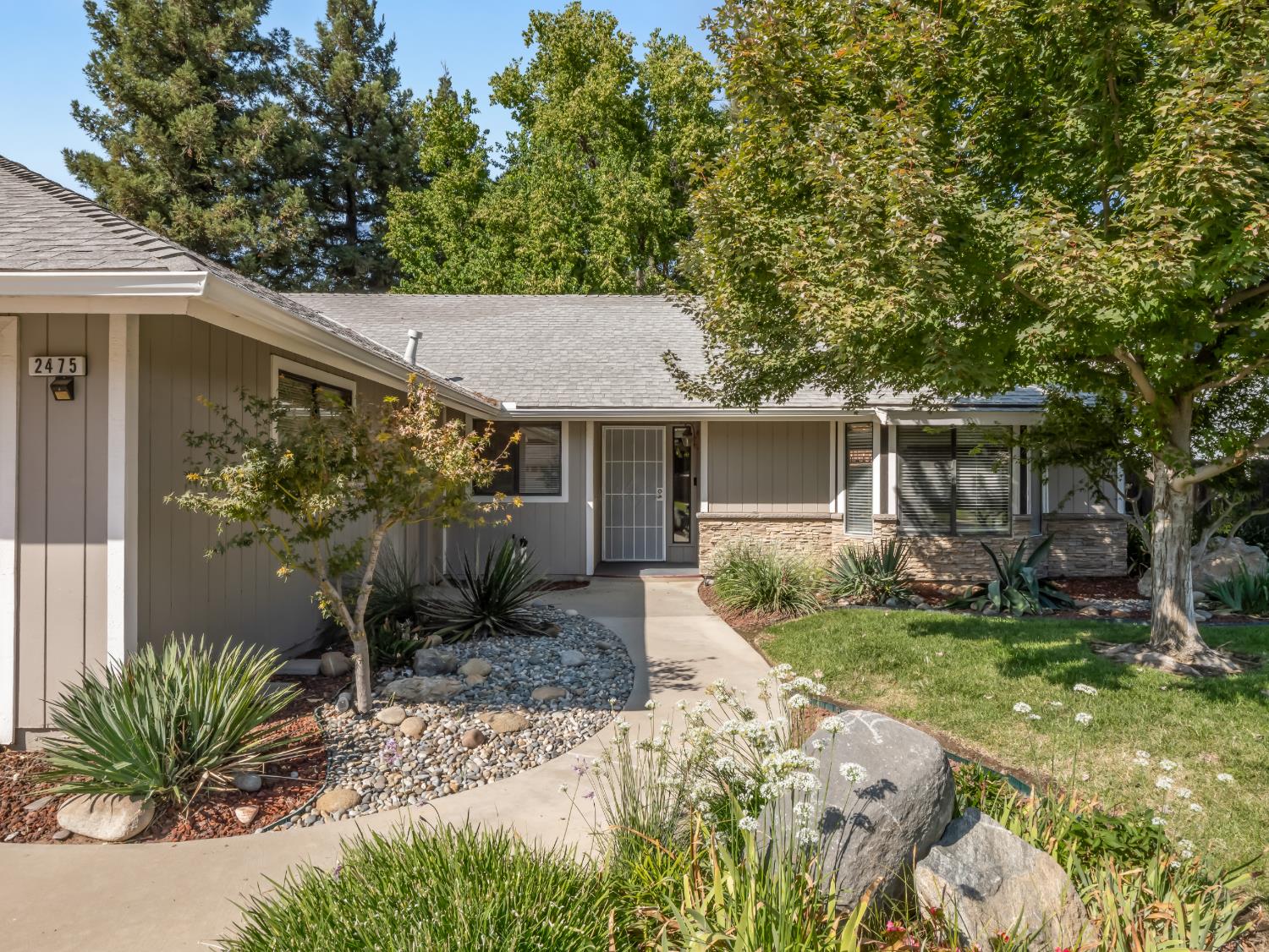 2475 Dennis Ave, Clovis, CA 93611