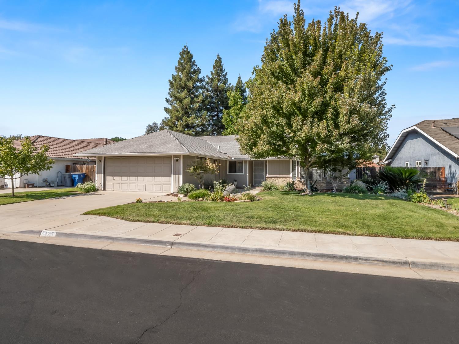 2475 Dennis Ave, Clovis, CA 93611