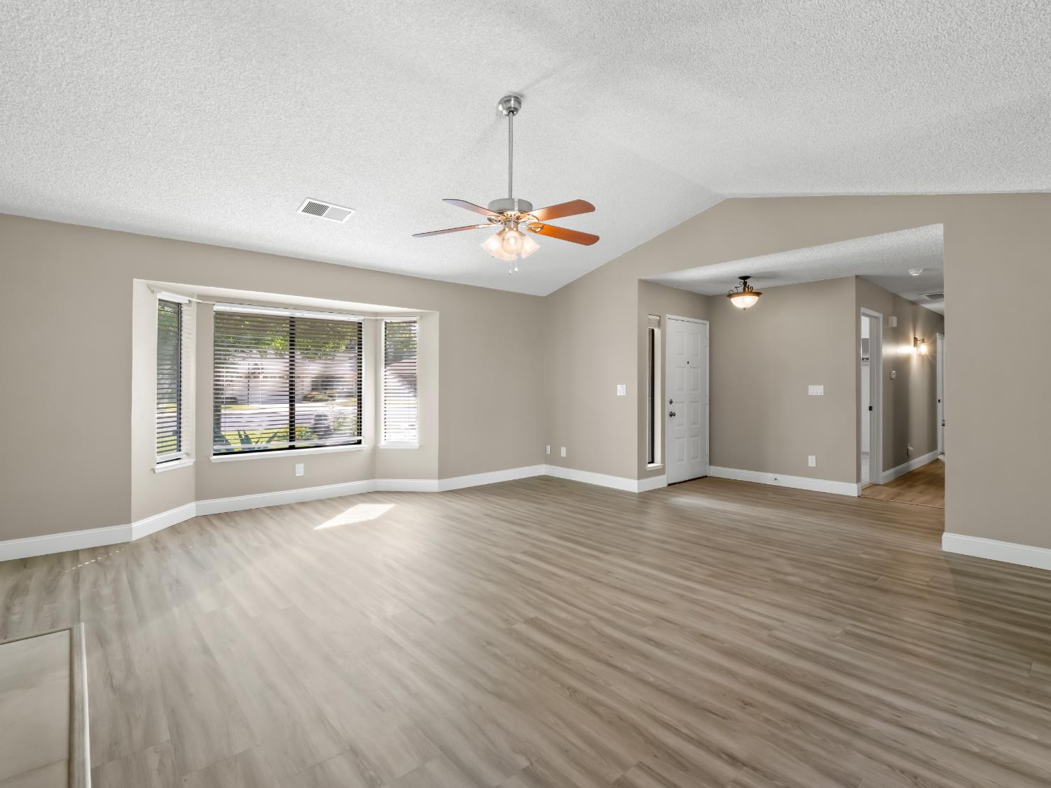 2475 Dennis Ave, Clovis, CA 93611