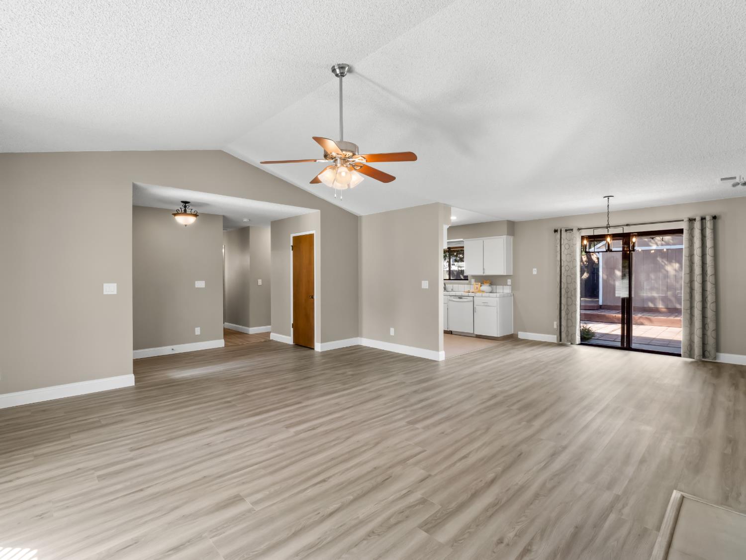 2475 Dennis Ave, Clovis, CA 93611