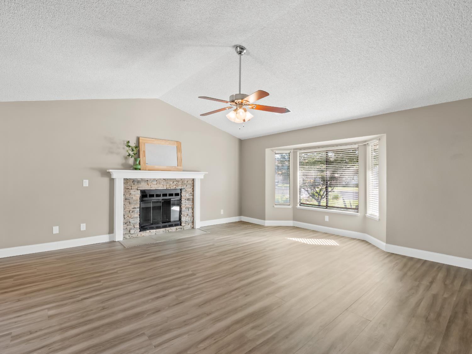 2475 Dennis Ave, Clovis, CA 93611
