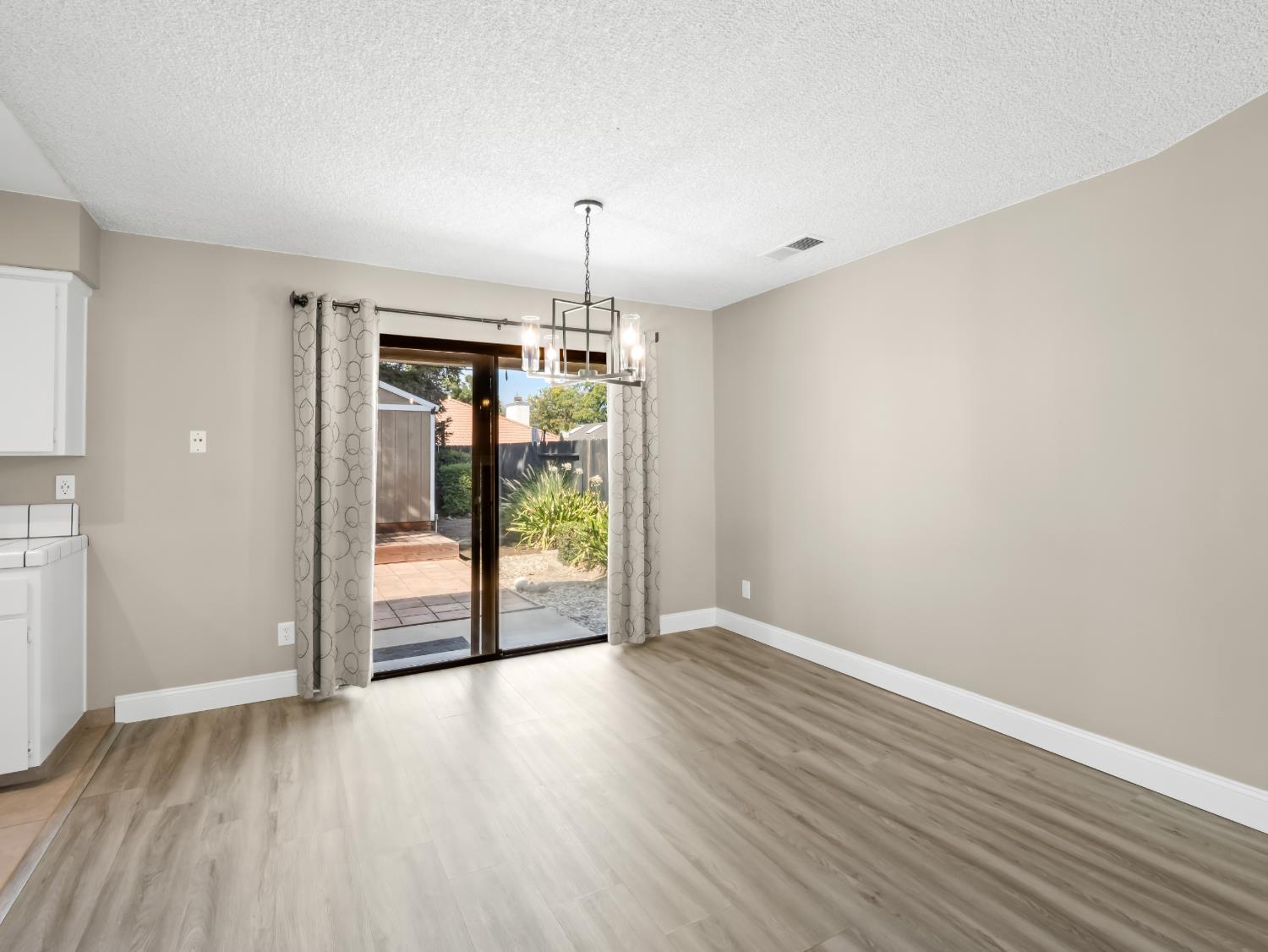2475 Dennis Ave, Clovis, CA 93611
