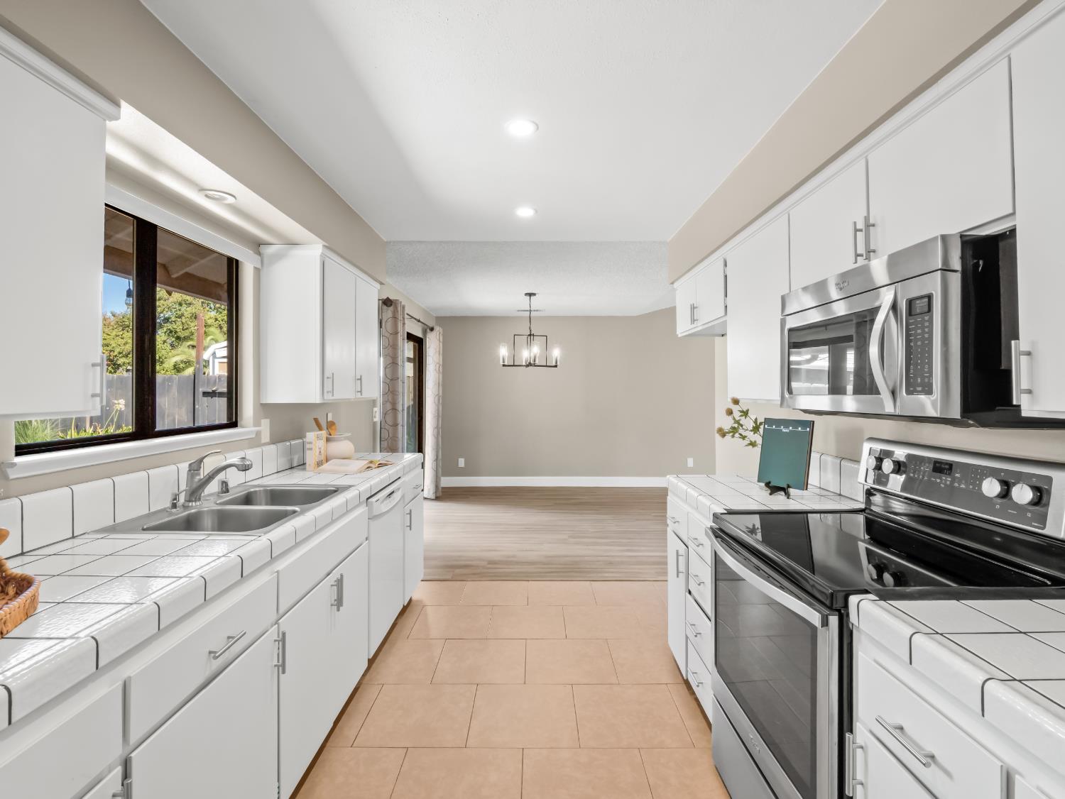 2475 Dennis Ave, Clovis, CA 93611