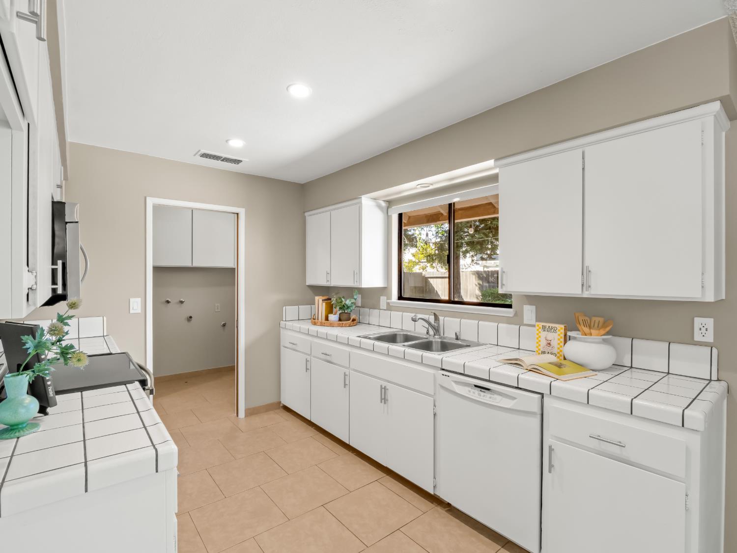 2475 Dennis Ave, Clovis, CA 93611