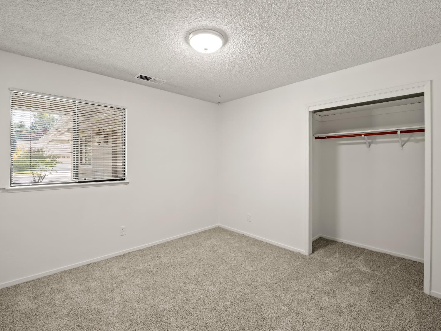 2475 Dennis Ave, Clovis, CA 93611