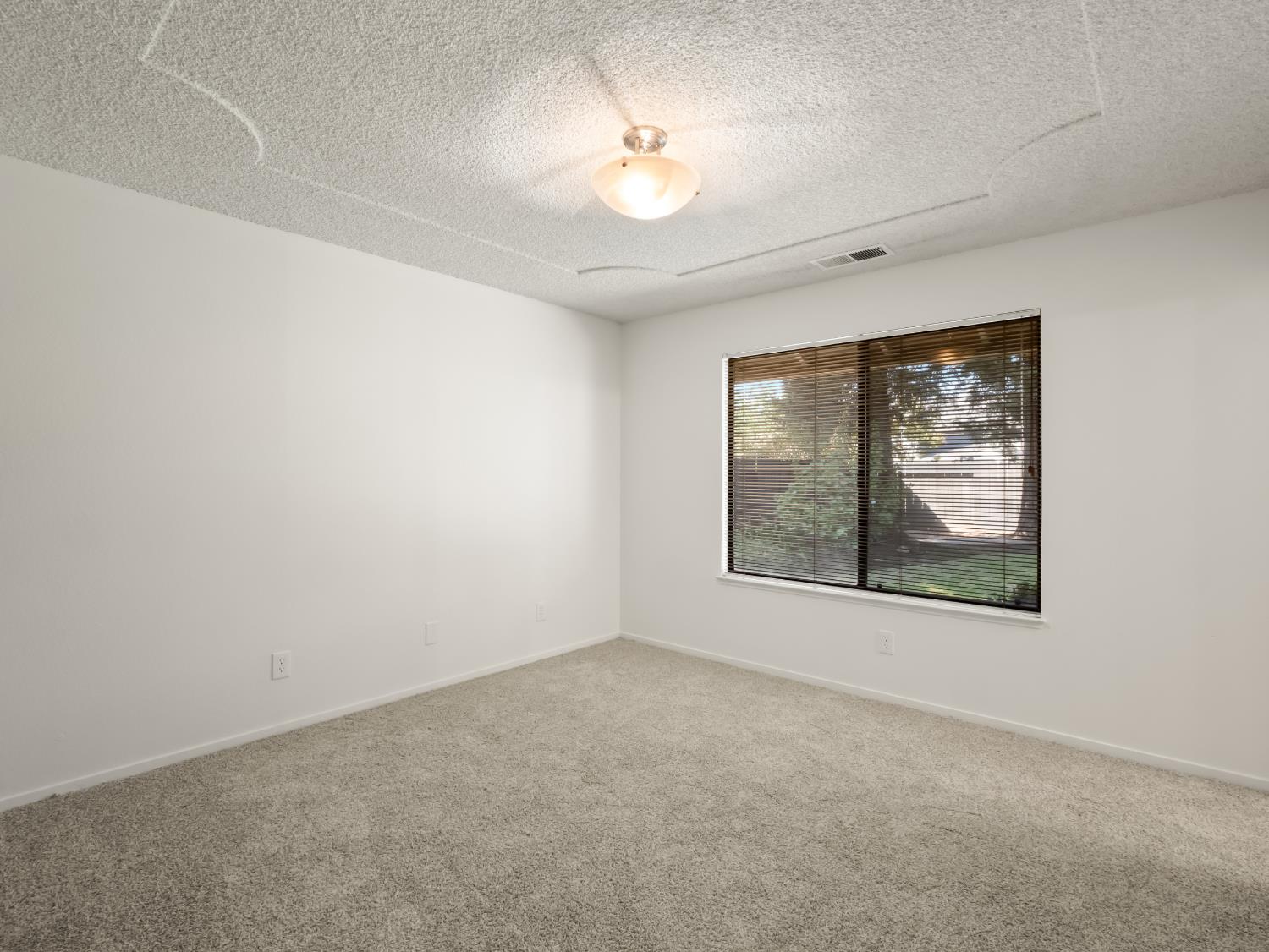 2475 Dennis Ave, Clovis, CA 93611