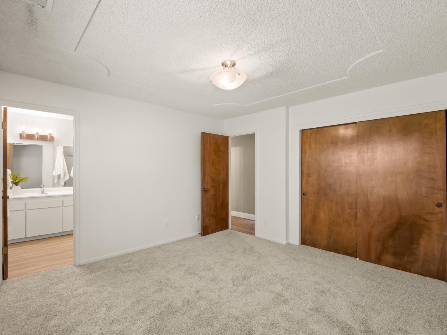 2475 Dennis Ave, Clovis, CA 93611