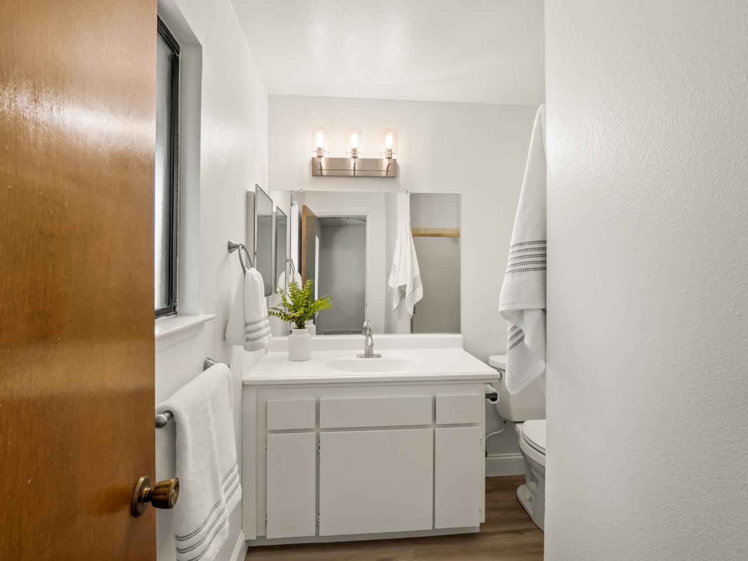 2475 Dennis Ave, Clovis, CA 93611
