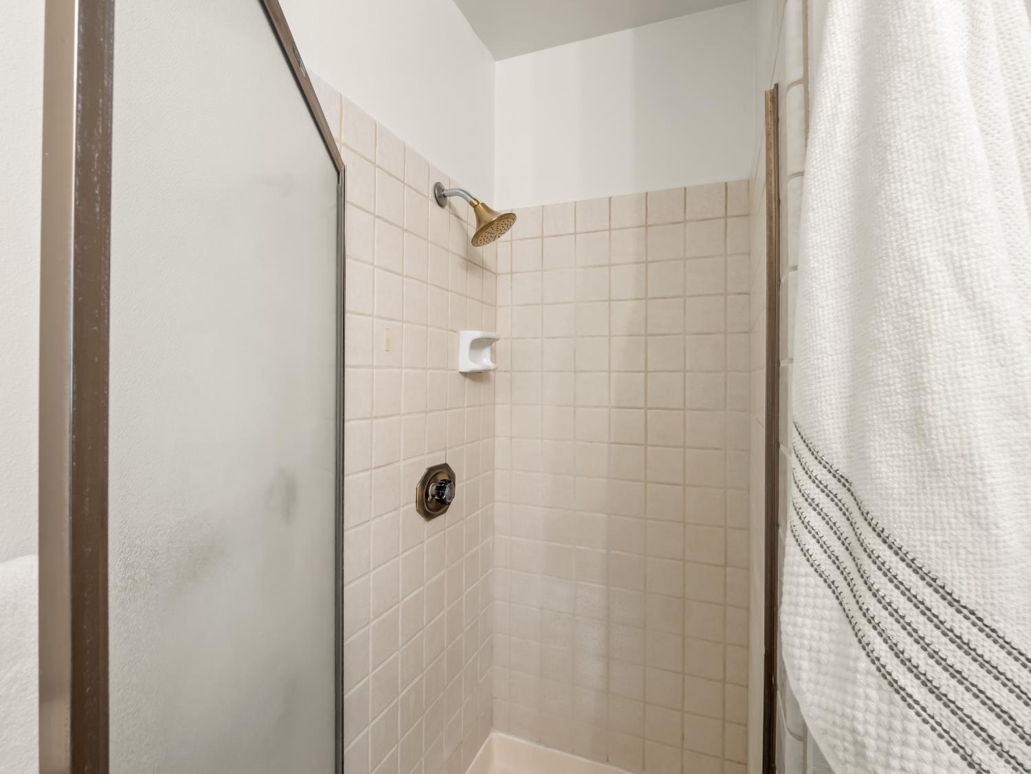 2475 Dennis Ave, Clovis, CA 93611