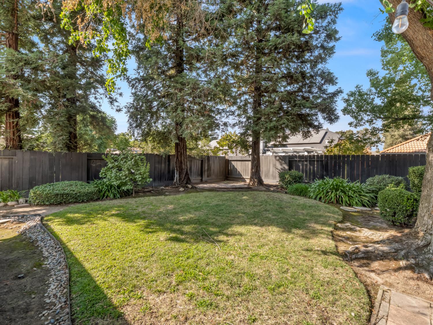 2475 Dennis Ave, Clovis, CA 93611