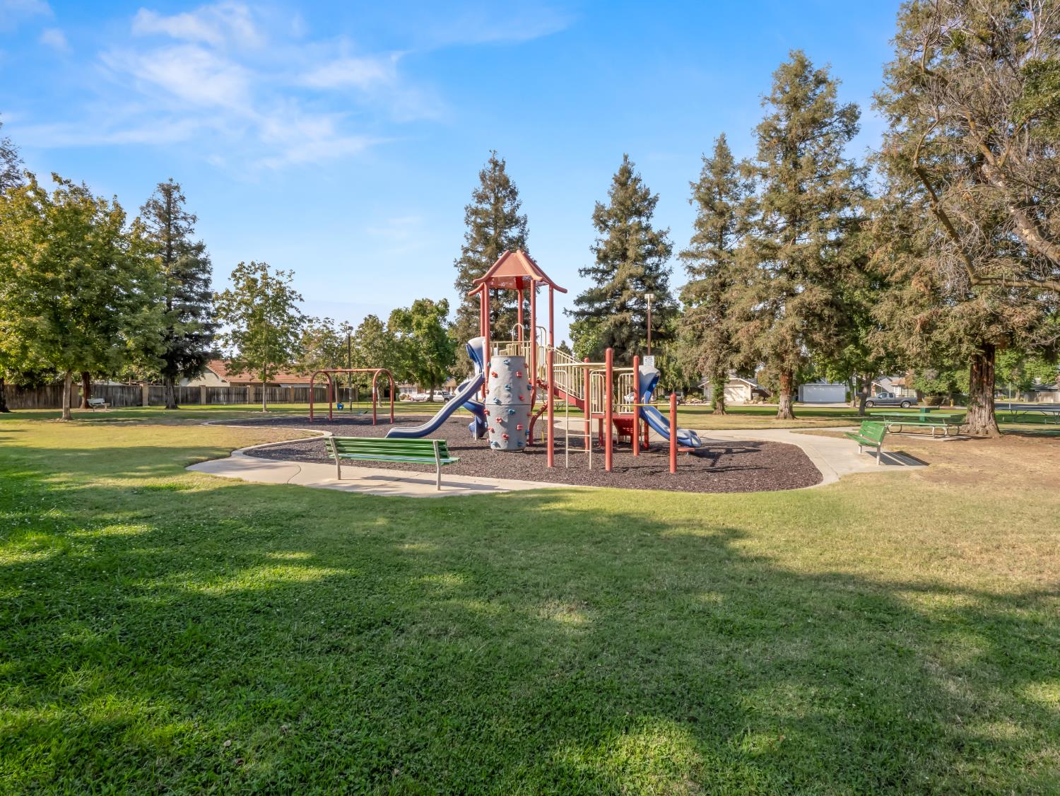2475 Dennis Ave, Clovis, CA 93611