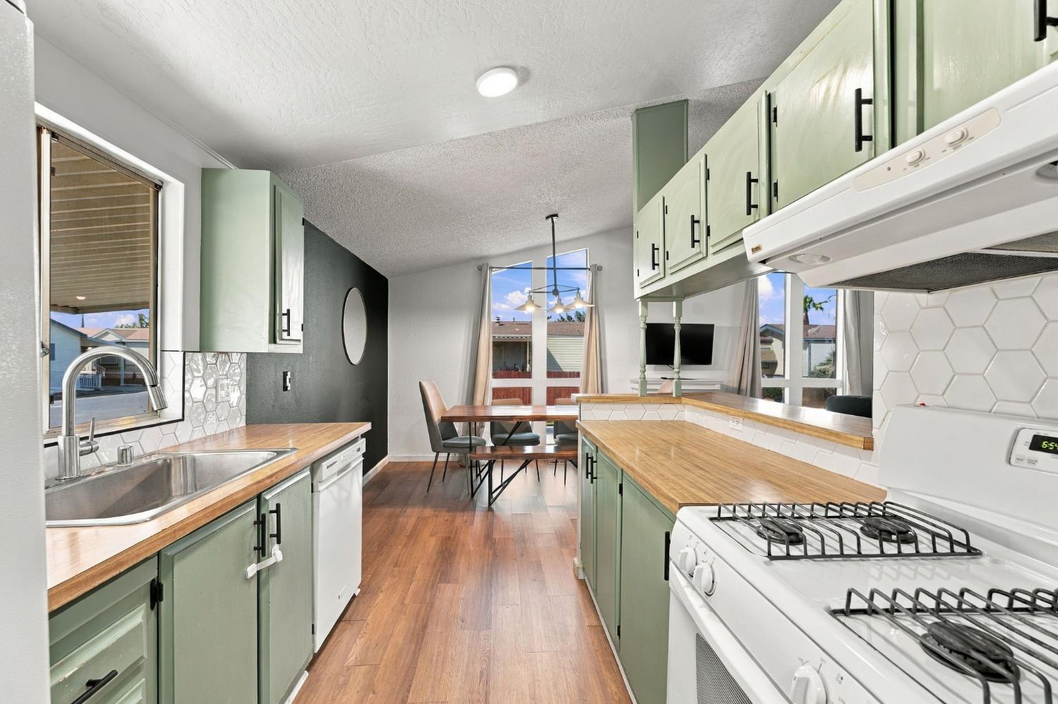 2575 willlow #76, Fresno, CA 93725