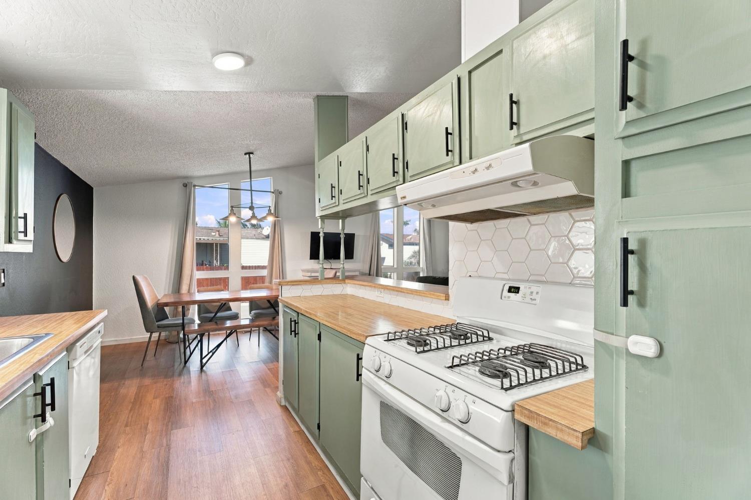 2575 willlow #76, Fresno, CA 93725