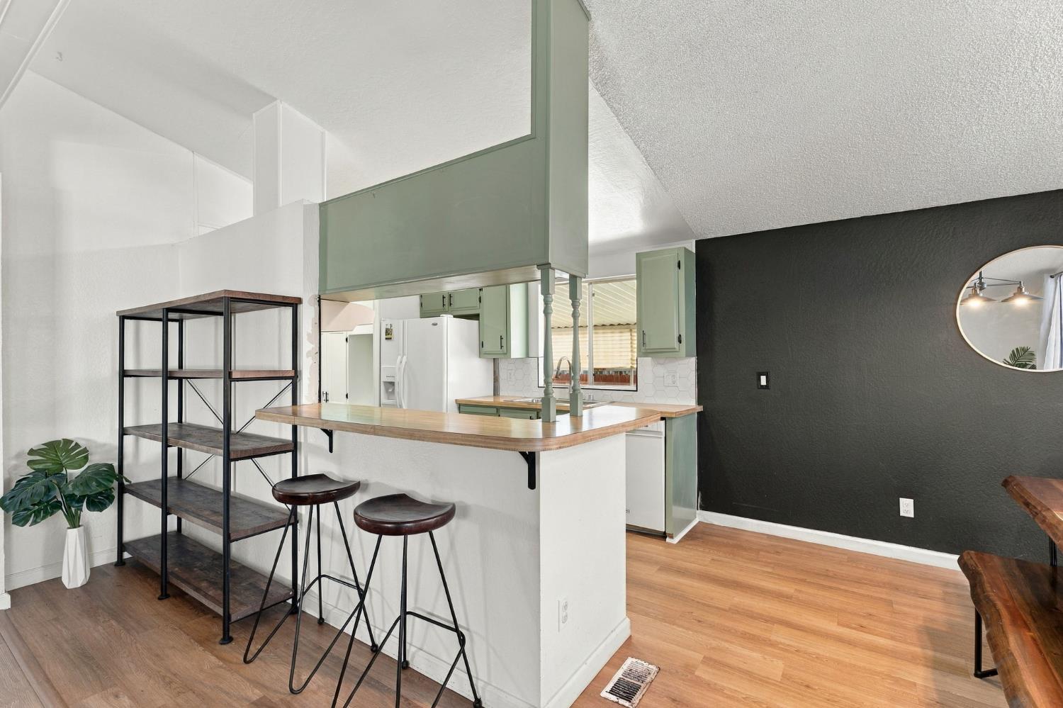 2575 willlow #76, Fresno, CA 93725