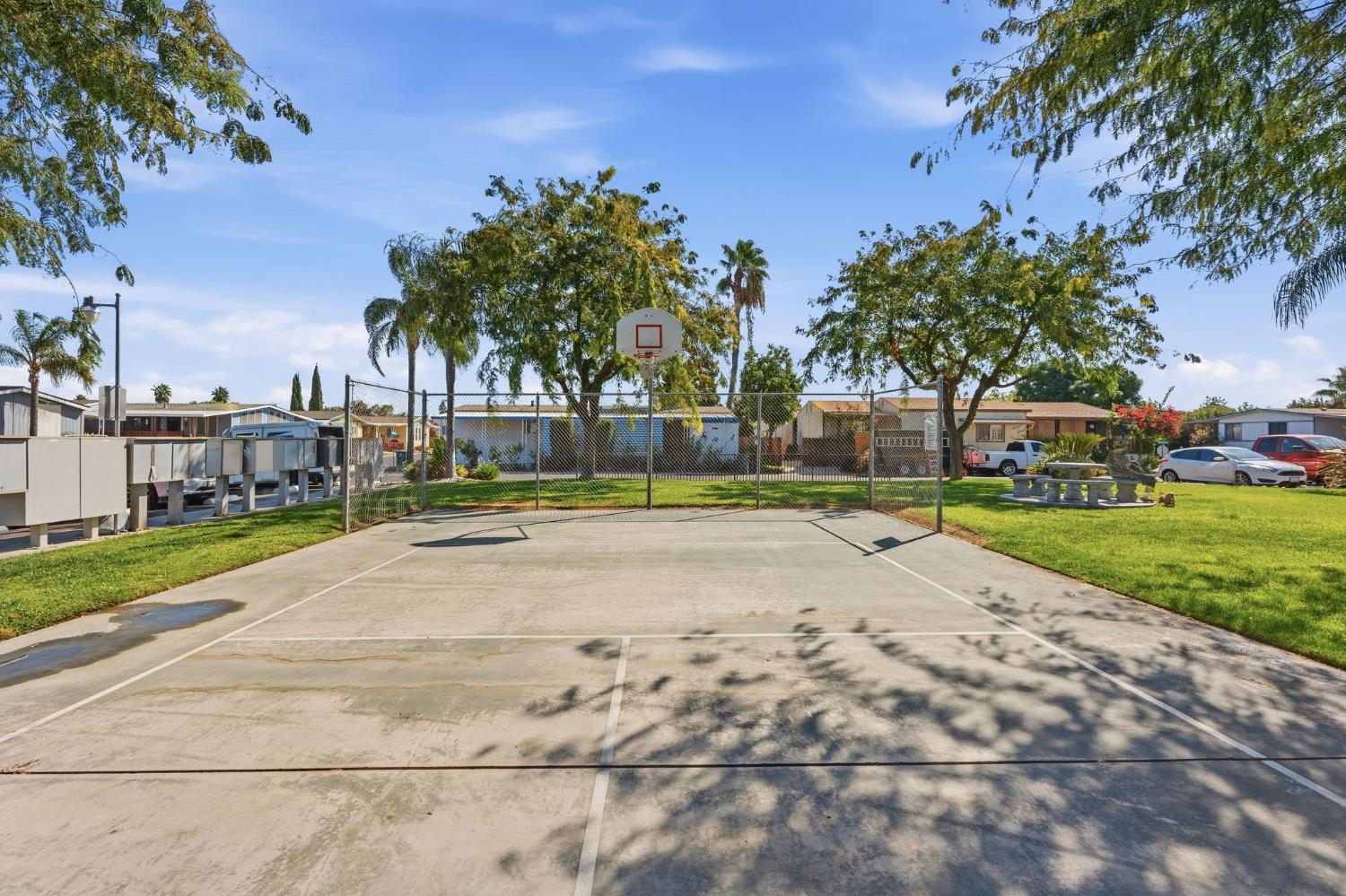 2575 willlow #76, Fresno, CA 93725