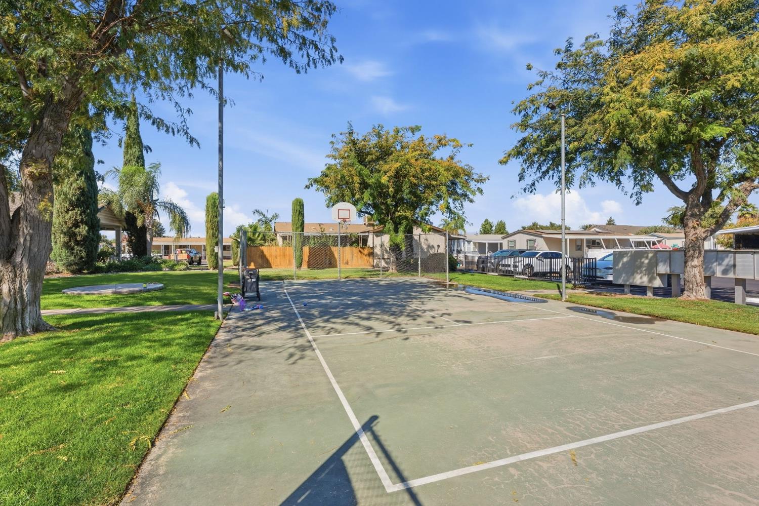 2575 willlow #76, Fresno, CA 93725