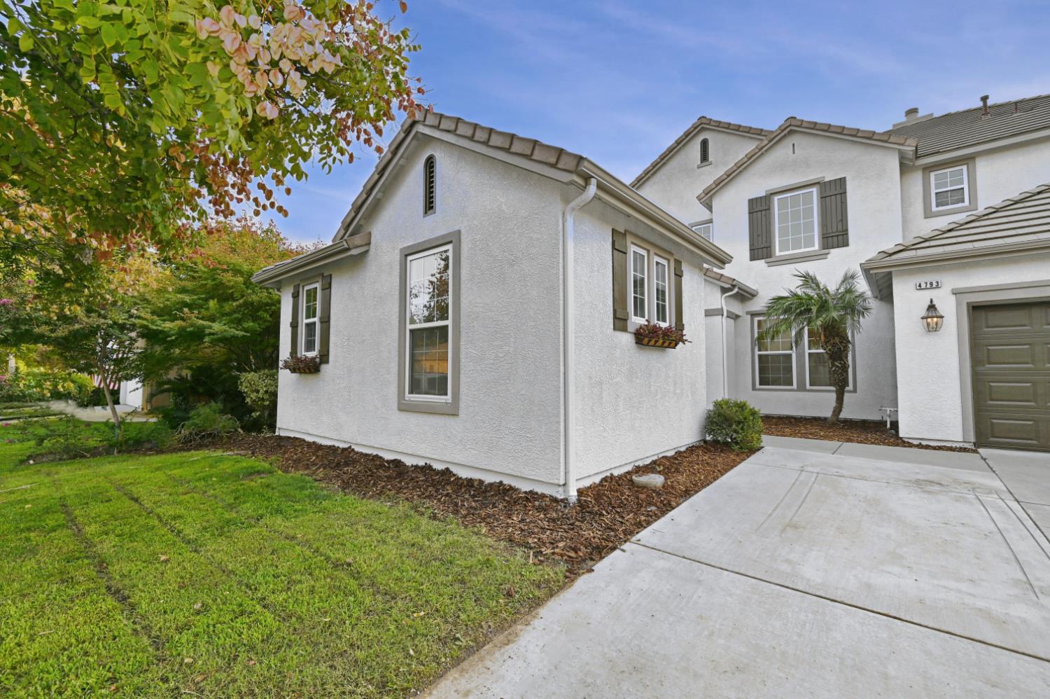 4793 N Emerald Peak Dr, Clovis, CA 93619