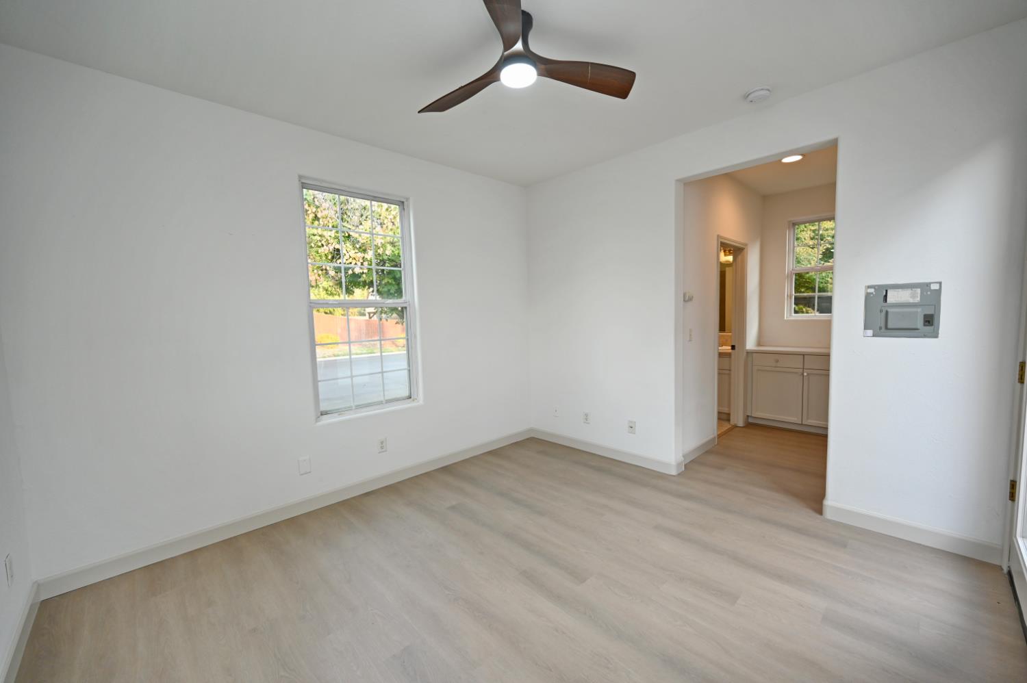 4793 N Emerald Peak Dr, Clovis, CA 93619