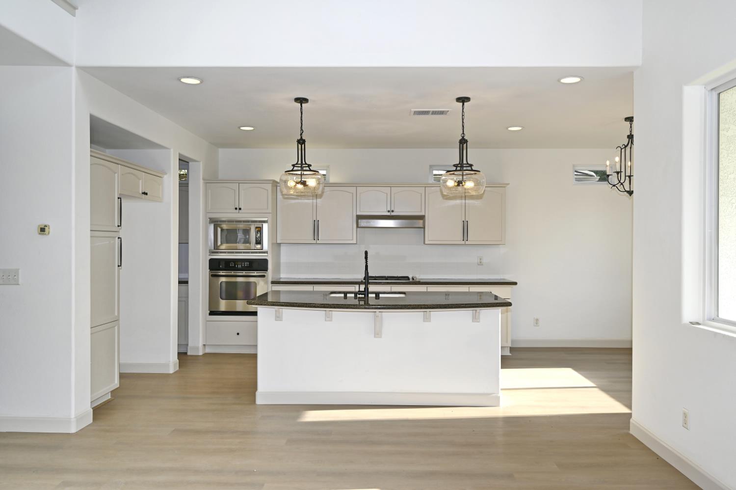 4793 N Emerald Peak Dr, Clovis, CA 93619