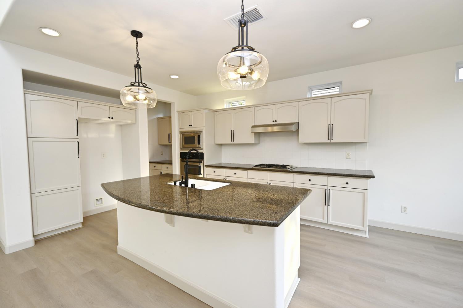 4793 N Emerald Peak Dr, Clovis, CA 93619