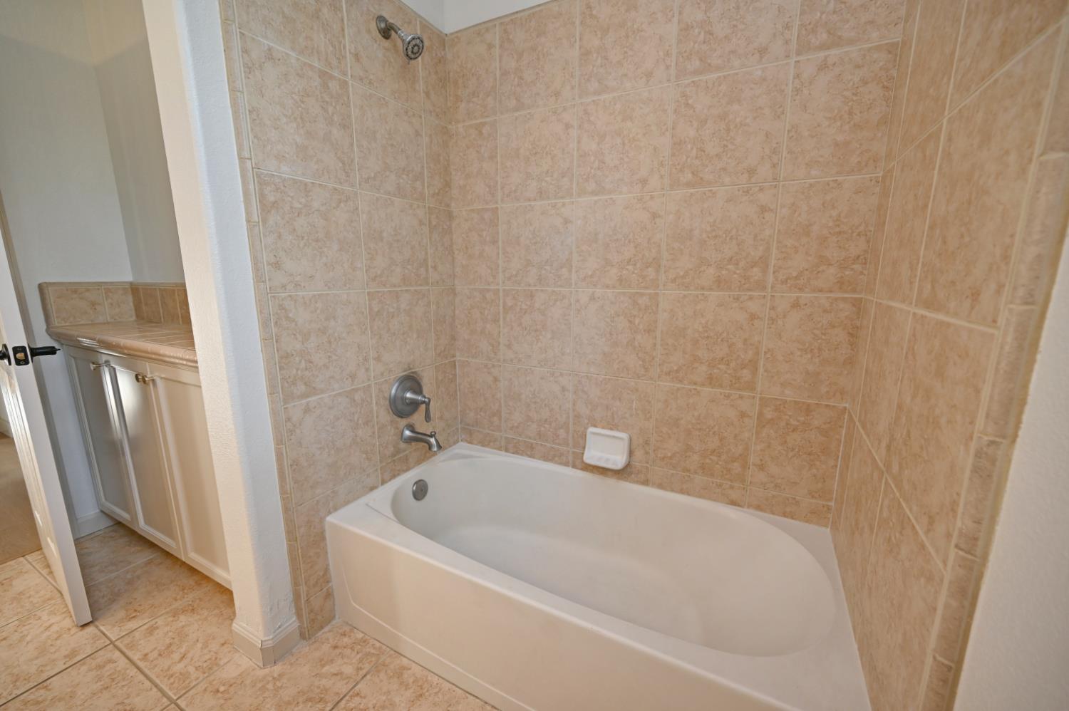 4793 N Emerald Peak Dr, Clovis, CA 93619