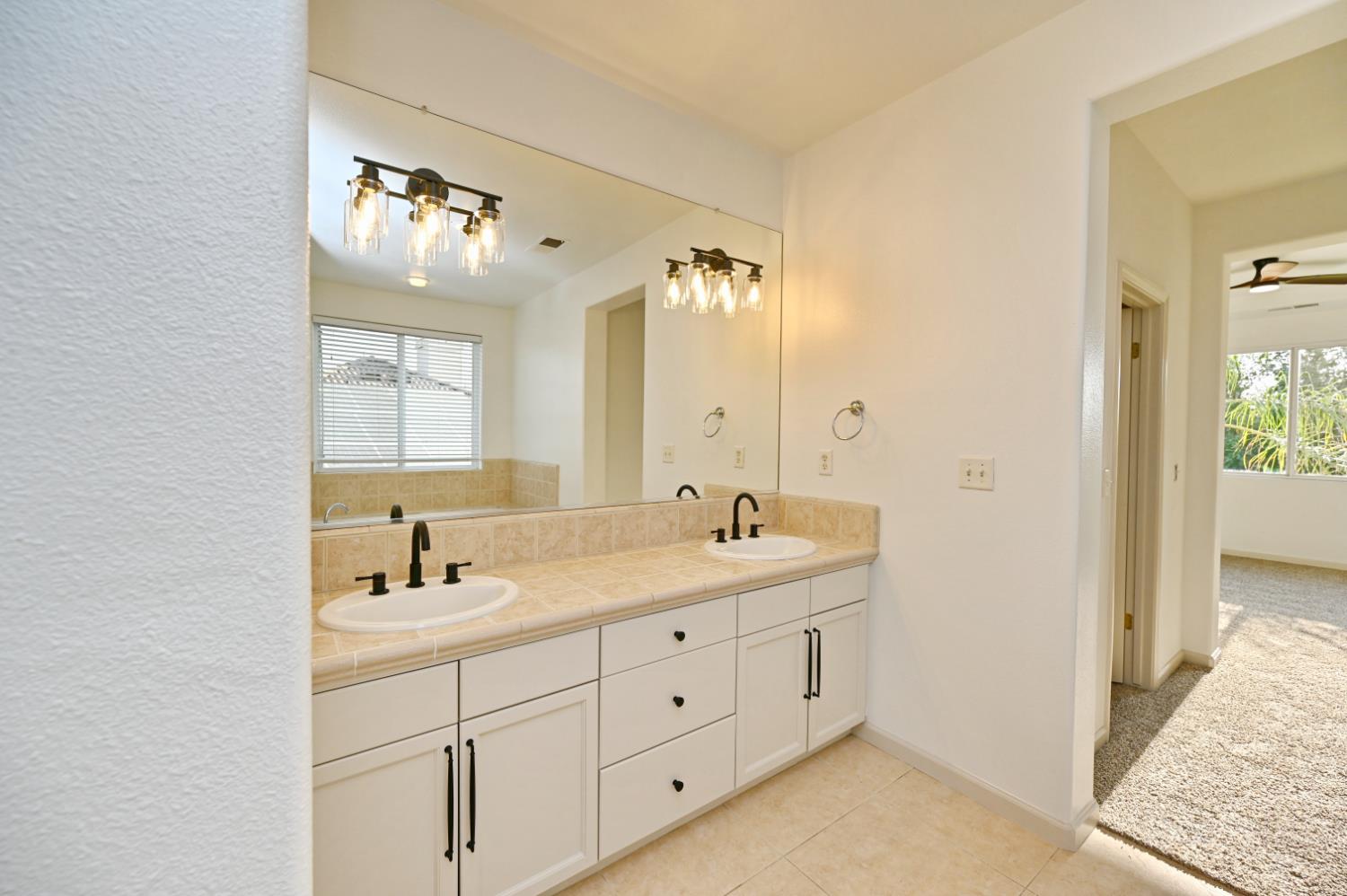 4793 N Emerald Peak Dr, Clovis, CA 93619