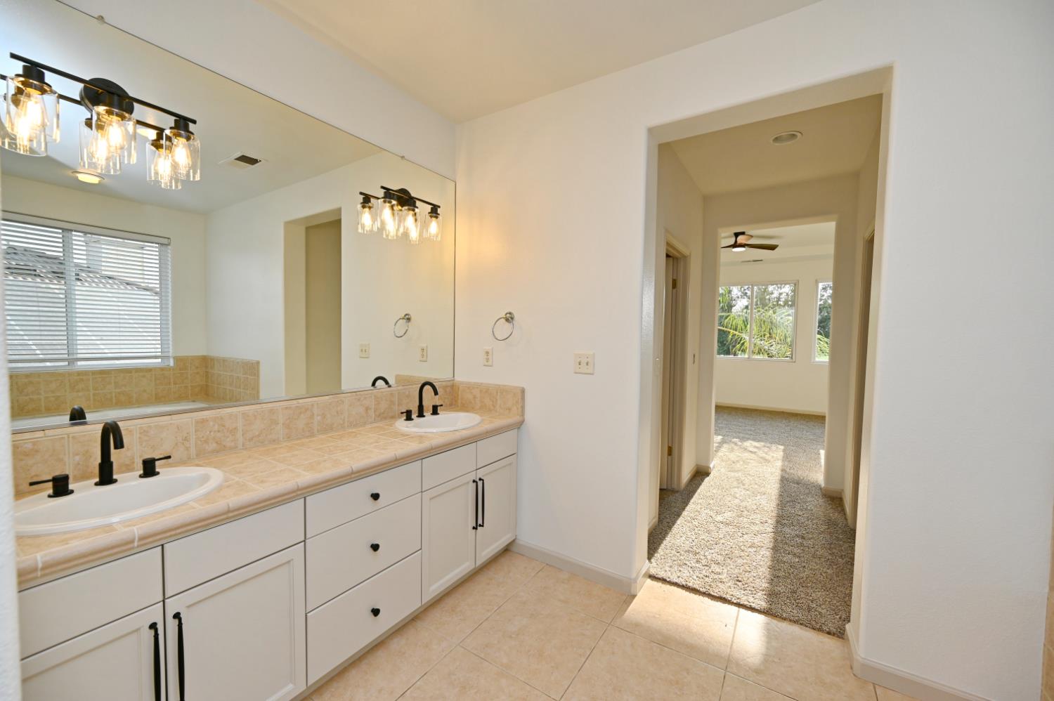 4793 N Emerald Peak Dr, Clovis, CA 93619