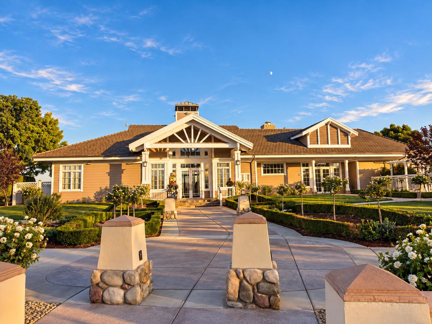 4793 N Emerald Peak Dr, Clovis, CA 93619