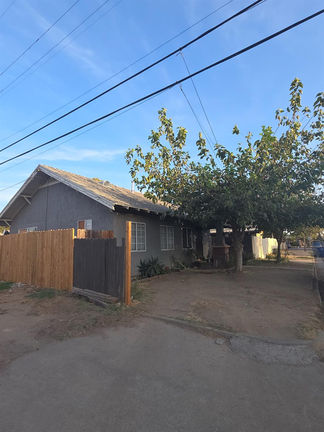 1118 N Augusta St, Fresno, CA 93701