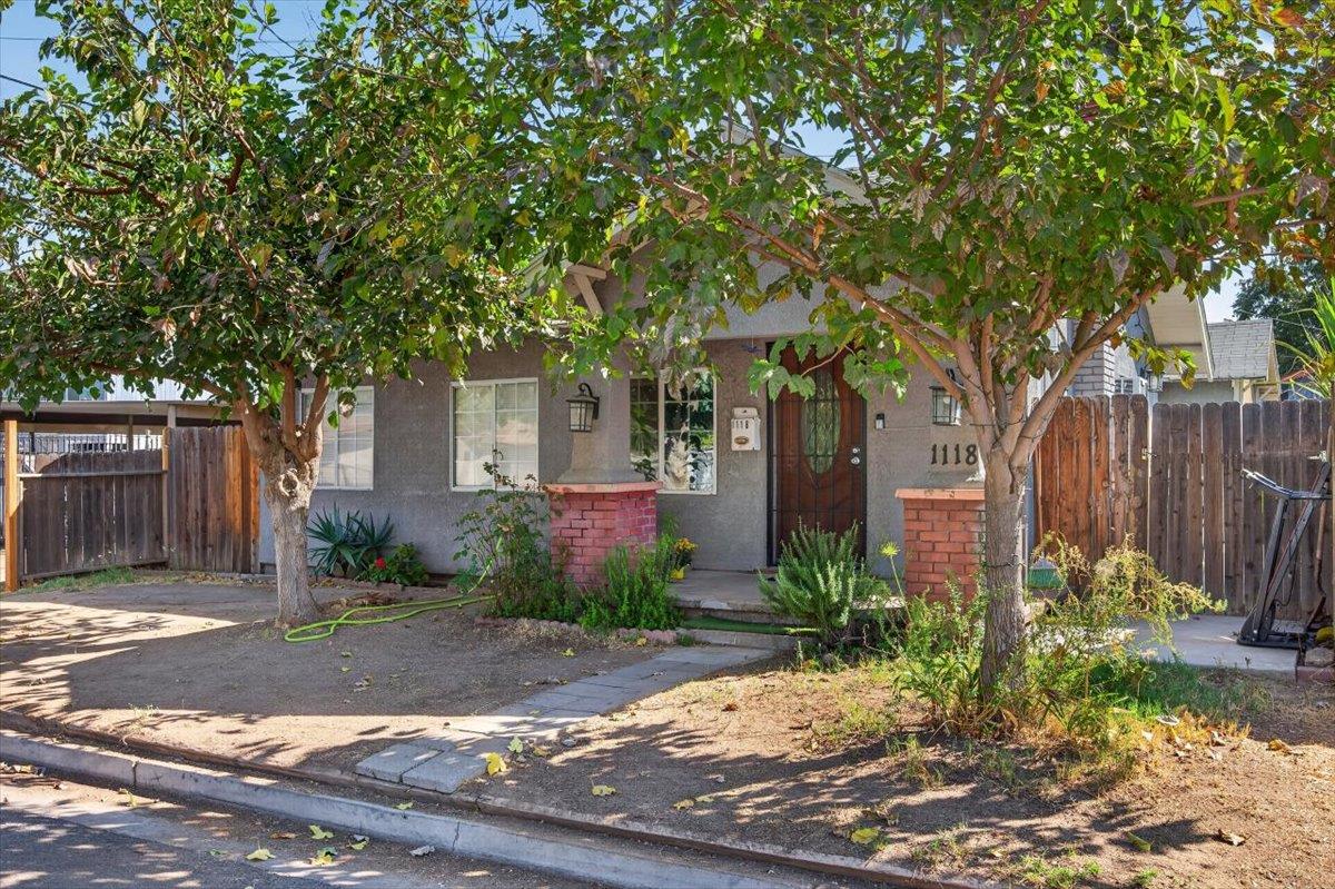 1118 N Augusta St, Fresno, CA 93701