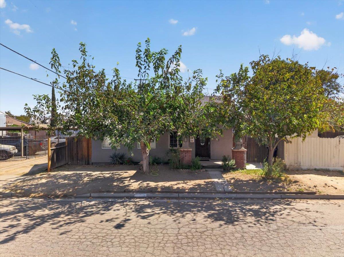 1118 N Augusta St, Fresno, CA 93701