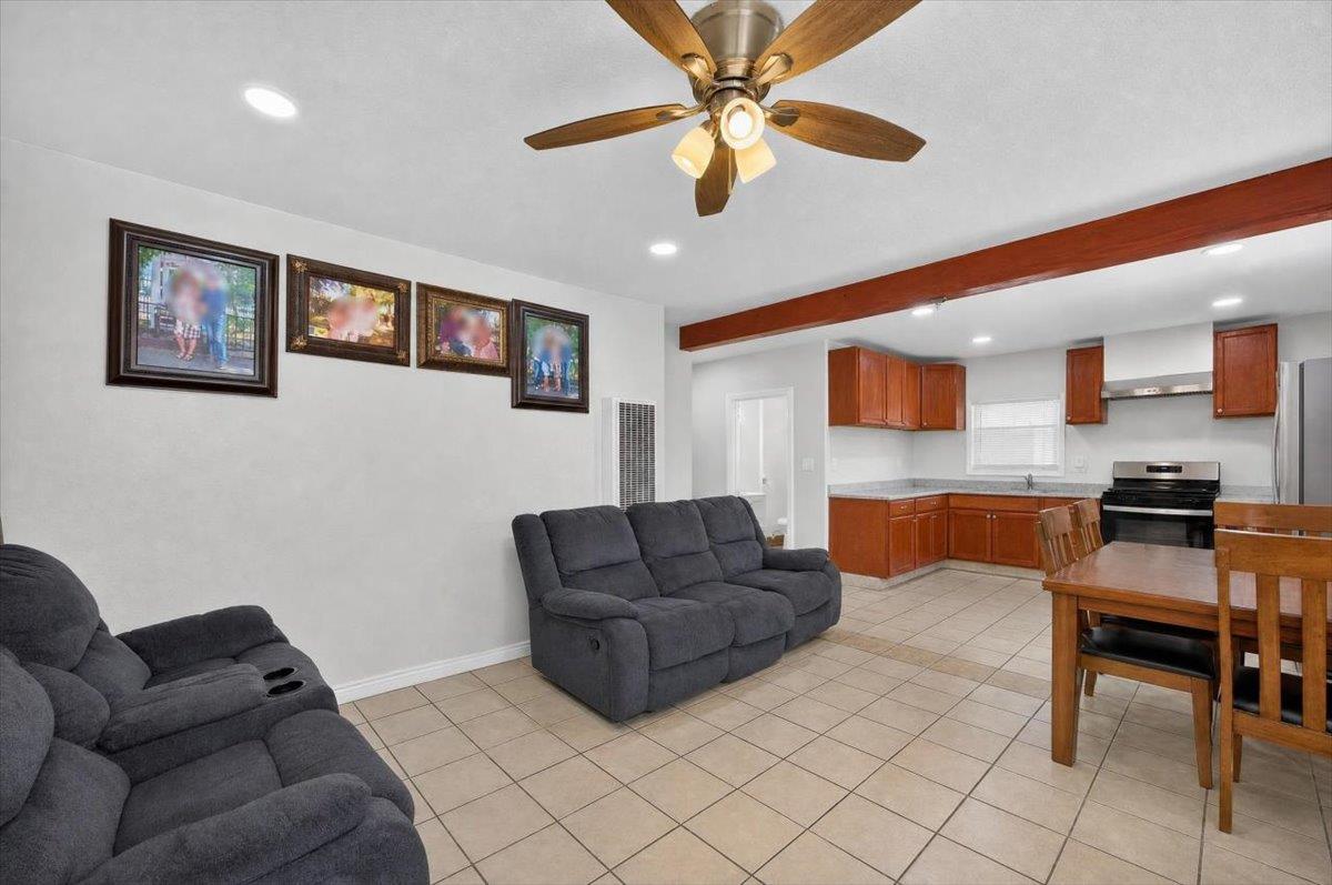 1118 N Augusta St, Fresno, CA 93701