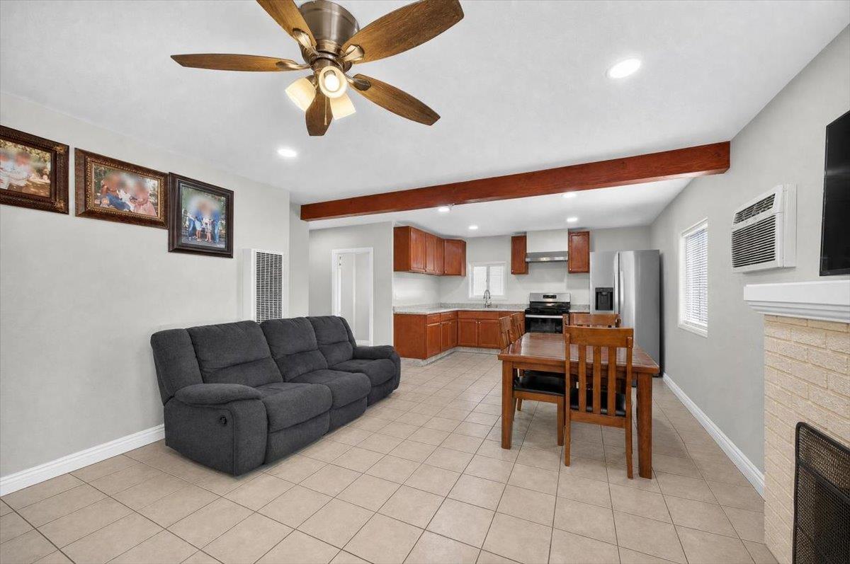 1118 N Augusta St, Fresno, CA 93701