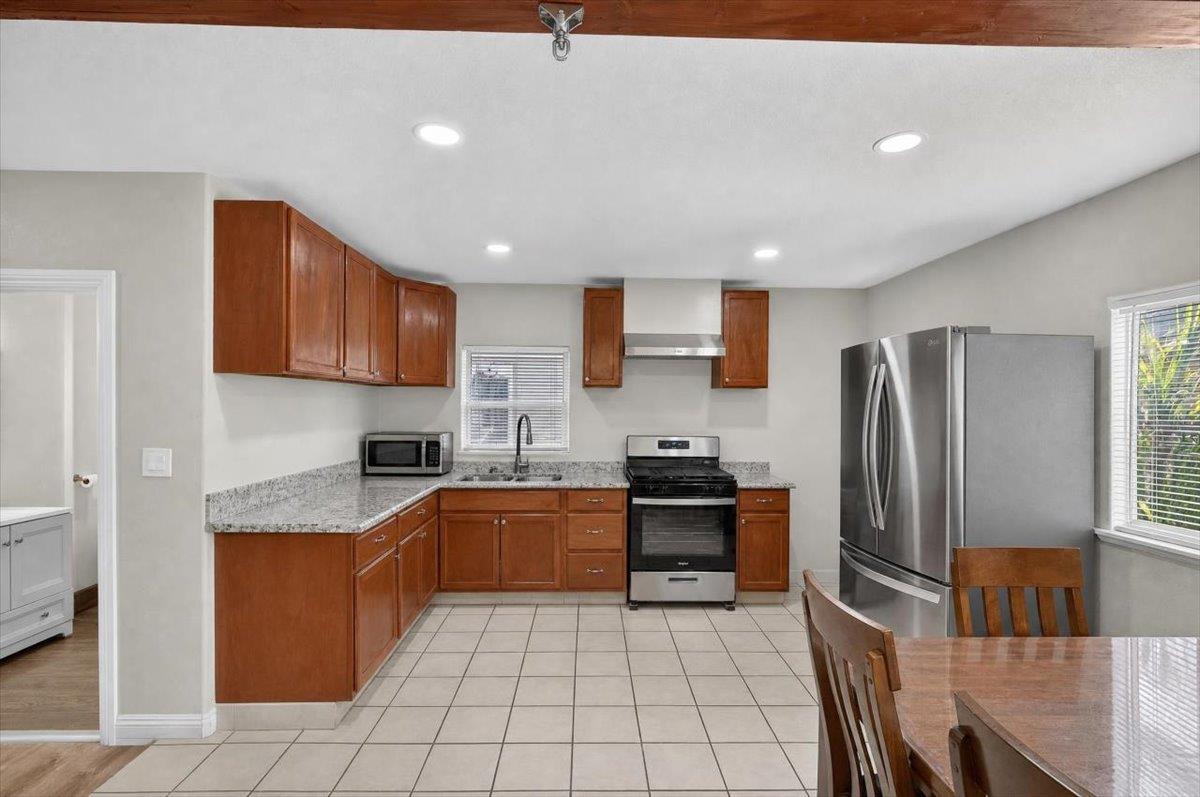 1118 N Augusta St, Fresno, CA 93701