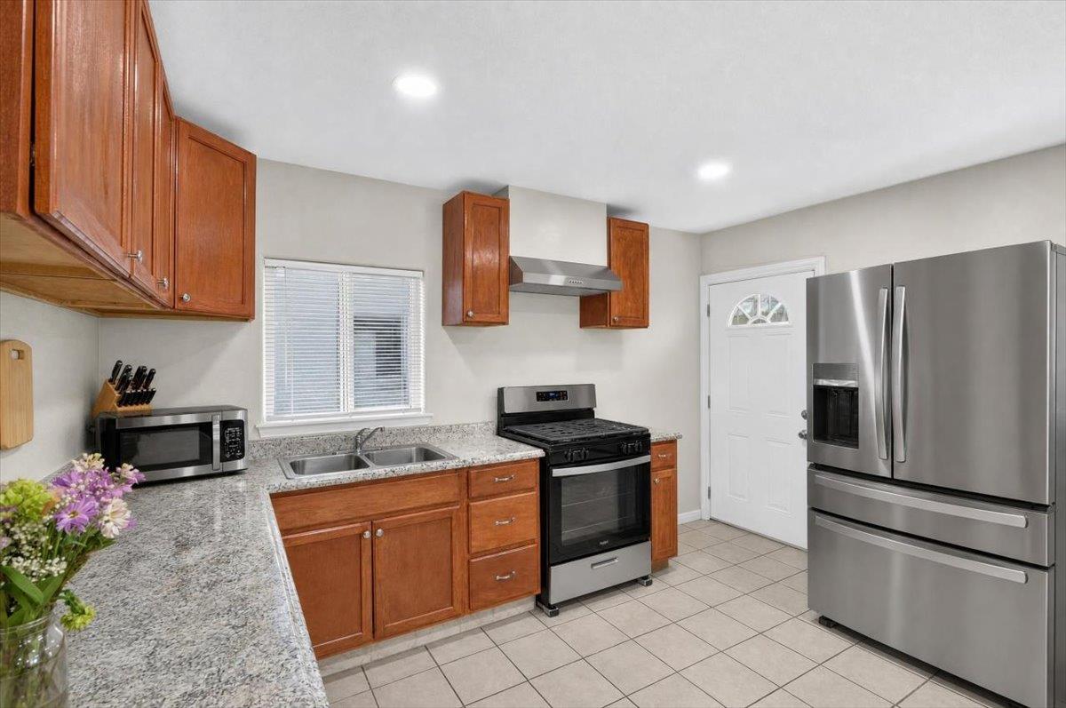1118 N Augusta St, Fresno, CA 93701