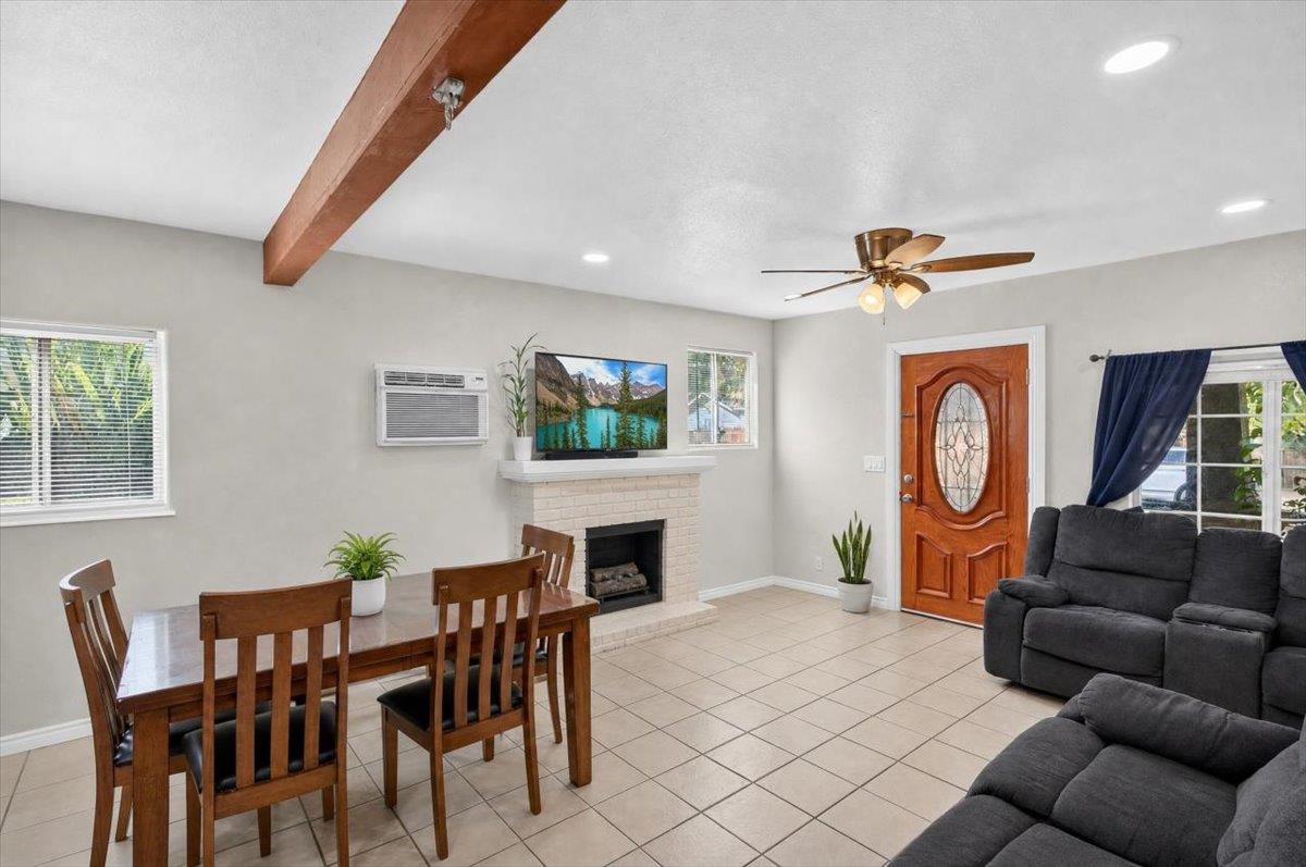 1118 N Augusta St, Fresno, CA 93701